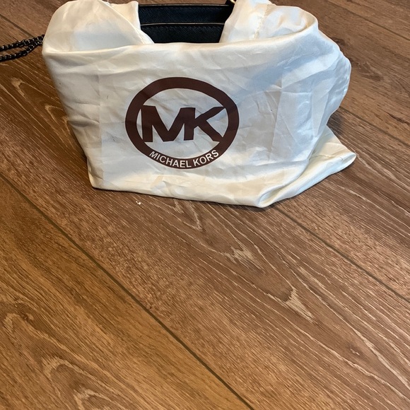 Michael Kors small crossbody voyager bag - Picture 1 of 3